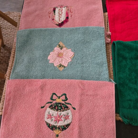 Christmas Themed Hand Towels - Picture 8 of 11